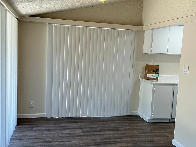 Laurel Glen — Photo 27