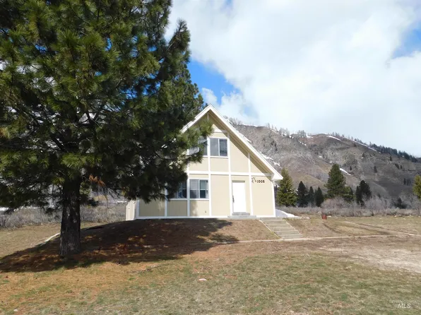 1005 N Pine Featherville Rd, Mountain Home, ID 83647