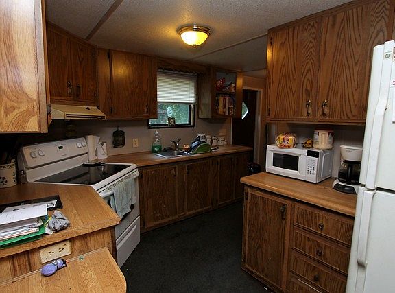 3rd image of 12 Tyner Dr
