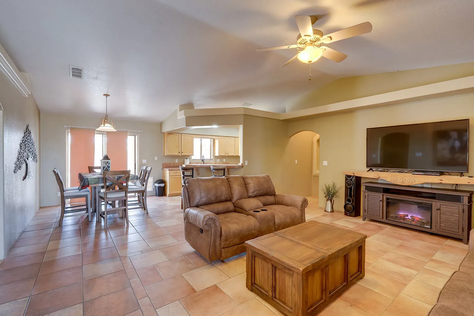 3 bed, 2.0 bath, 1496 sqft, $4,419 — Photo 3