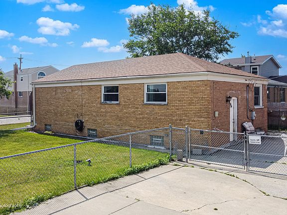 4th image of 8128 S Komensky Ave