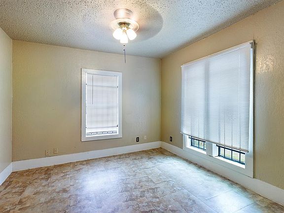 4th image of 2903 Burkett St