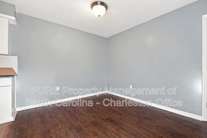 3 bed, 2.0 bath, 1075 sqft, $2,049 — Photo 3