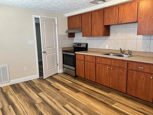 3 bed, 2.0 bath, 1080 sqft, $1,499 — Photo 3