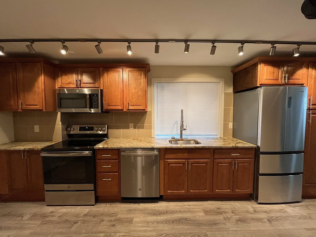 Building Photo - 615 Summerlea St #6