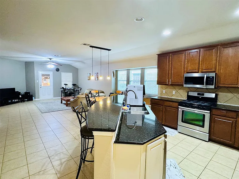 2512 Ericanna Ln — Photo 8