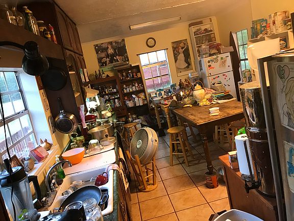 4th image of 151 Country Wood Dr