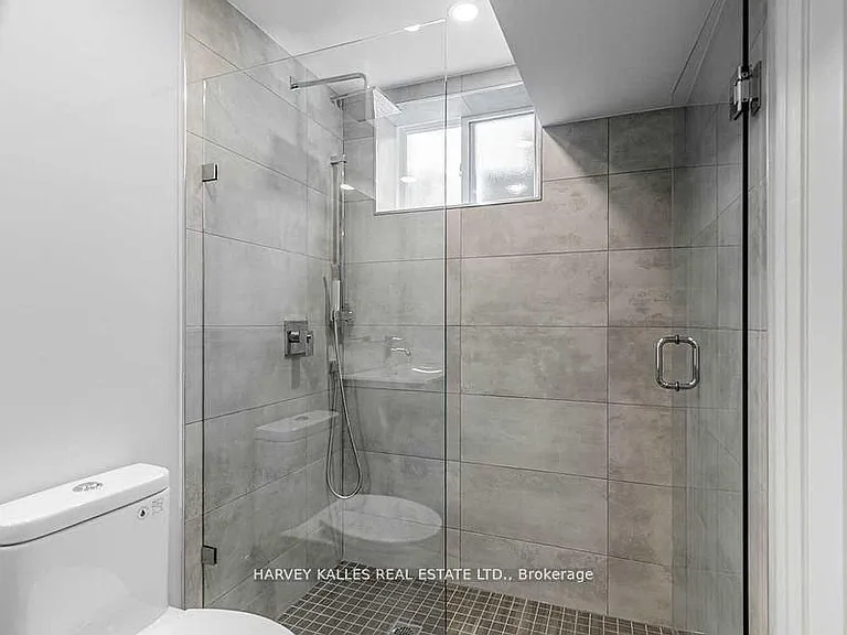 987 Avenue Rd #LOWER — Photo 17