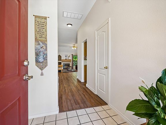 3rd image of 111 Finch Ln