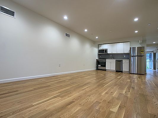 3rd image of 102 Madison St #1