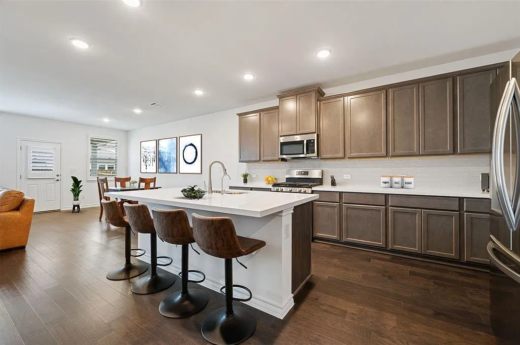 4 bed, 2.5 bath, 2260 sqft, $2,195 — Photo 1