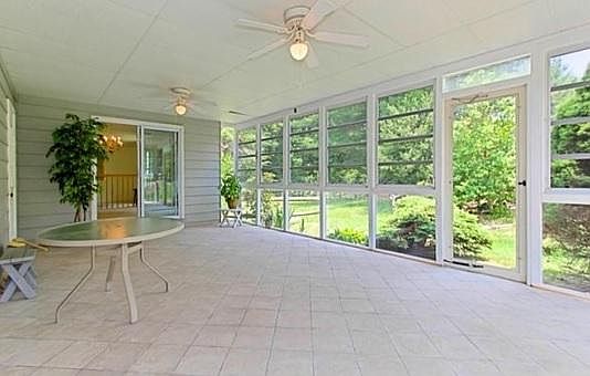 5th image of 9530 Locust Hill Dr