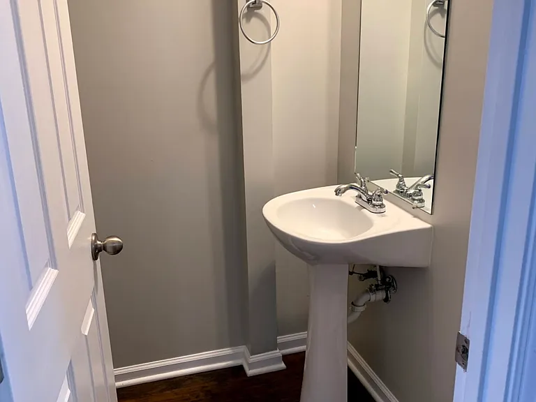 6023 Cullen Dr — Photo 8