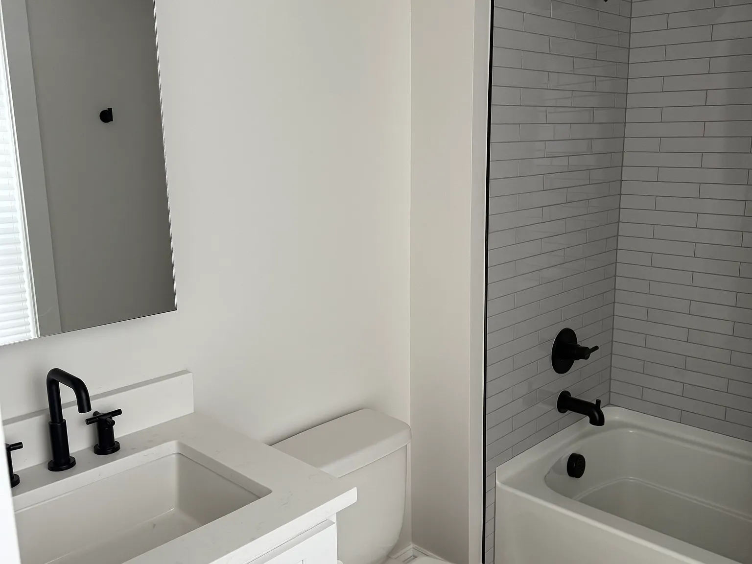 1 bed, 353 sqft, $1,654 — Photo 3