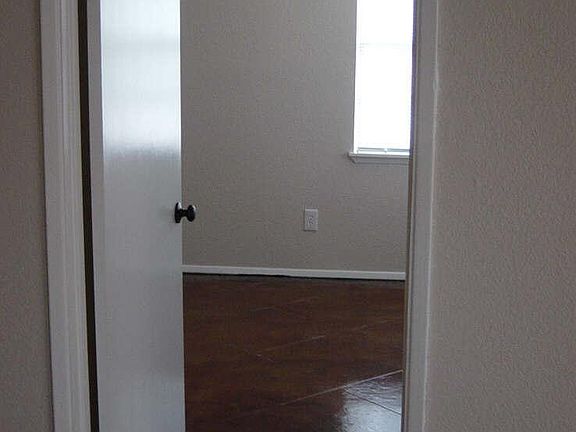 4th image of 446 Whitley St