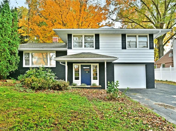 8350 Fairhill Dr NE, Warren, OH 44484
