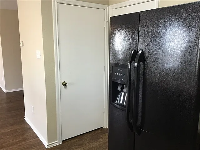 3 bed, 2.5 bath, 1699 sqft, $2,070 — Photo 3