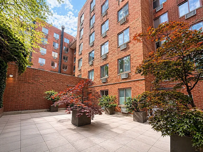 194 E 2nd St #3K — Photo 18