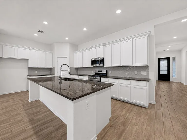 6330 Ontario Dr — Photo 5
