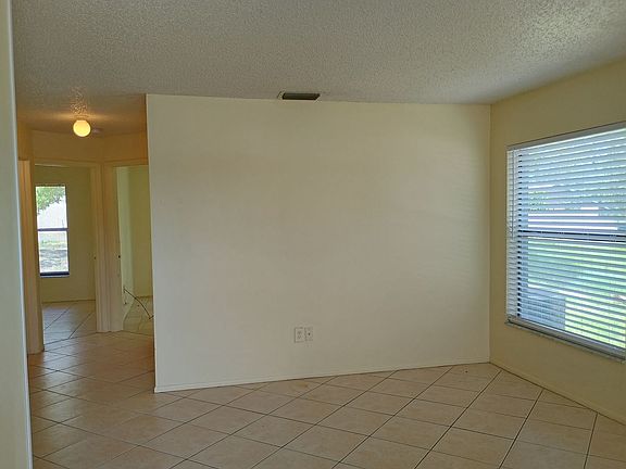 5th image of 7389 Canterbury St #221