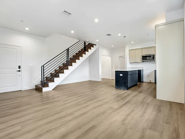 5348 Oakland St — Photo 32