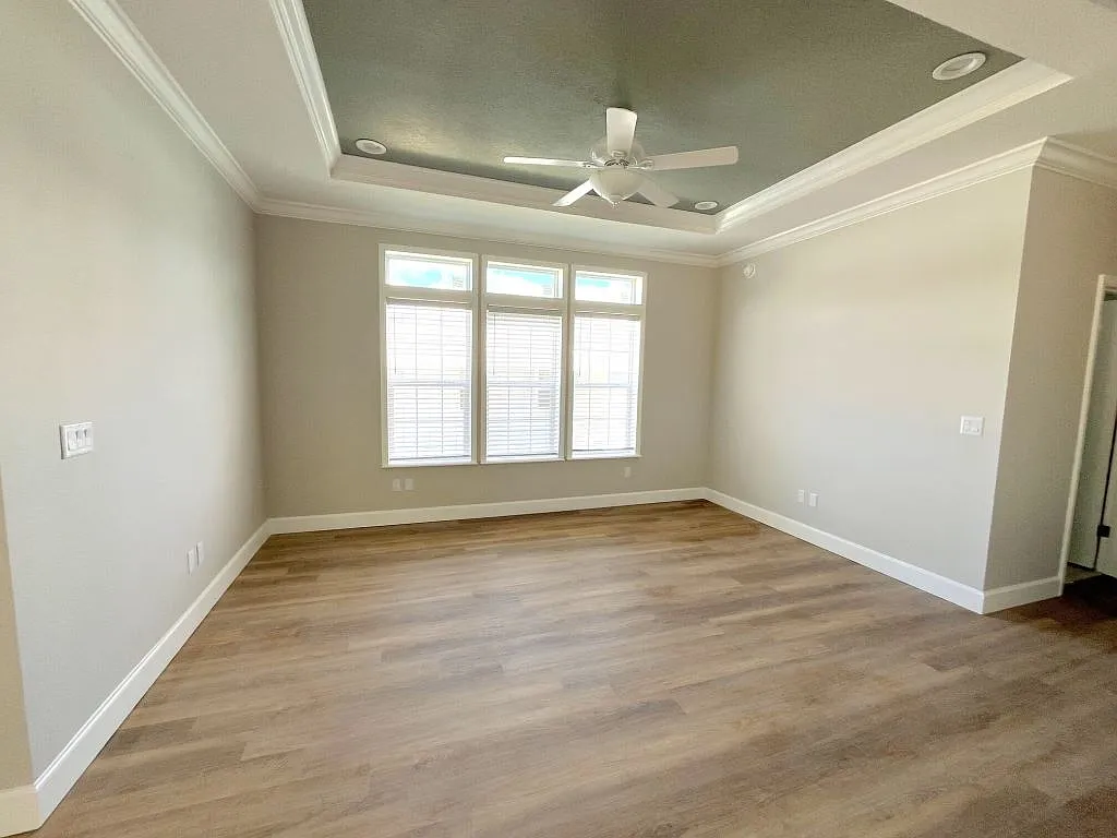 3 bed, 2.0 bath, 1435 sqft, $1,799 — Photo 3