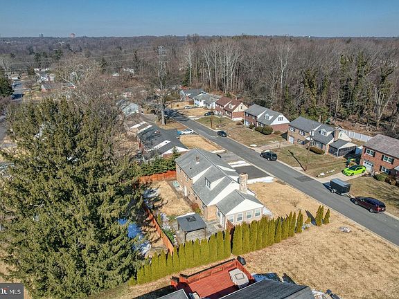 5th image of 404 N Lynn Dr