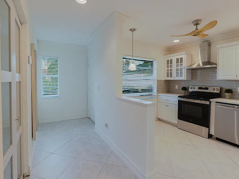 9277 Vista Del Lago #39B — Photo 20