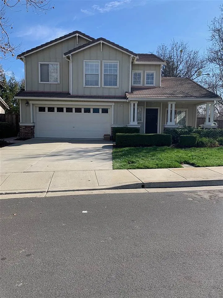 817 Saddleback Cir photo 1