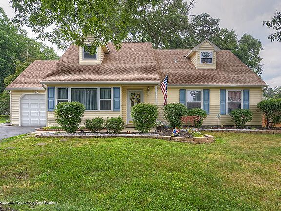 2nd image of 578 Leawood Ave