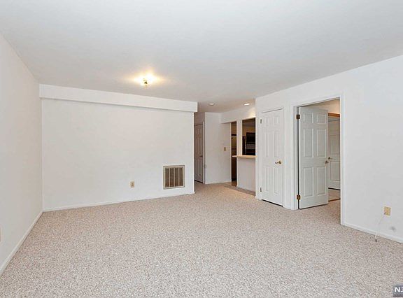 5th image of 1428 Westgate Dr #8101