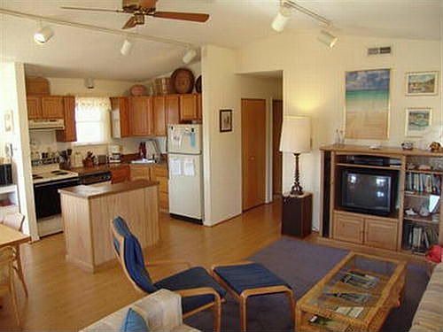 3rd image of 3058 West Ave