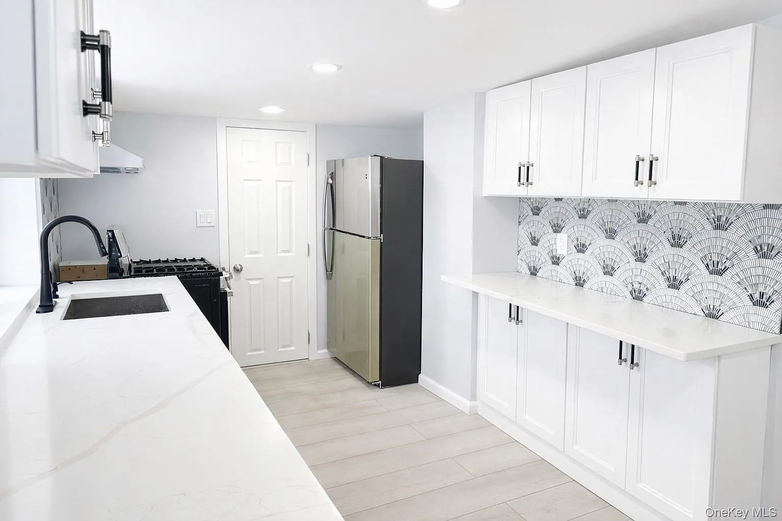 2 bed, 1.5 bath, 1290 sqft, $3,700 — Photo 3