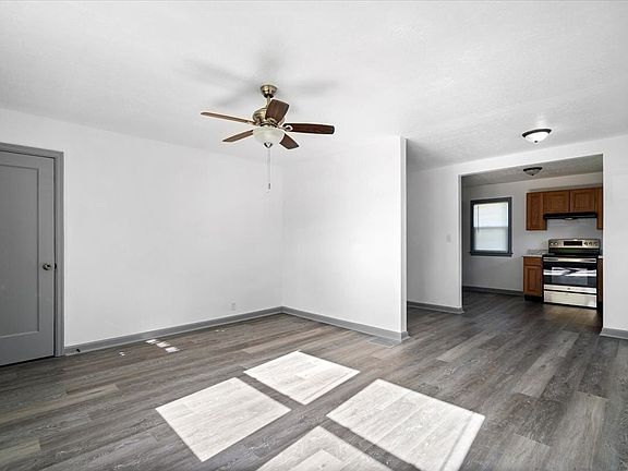 3rd image of 3411 N Lasalle St