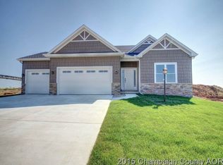709 E Country Ridge Dr, Mahomet, IL 61853