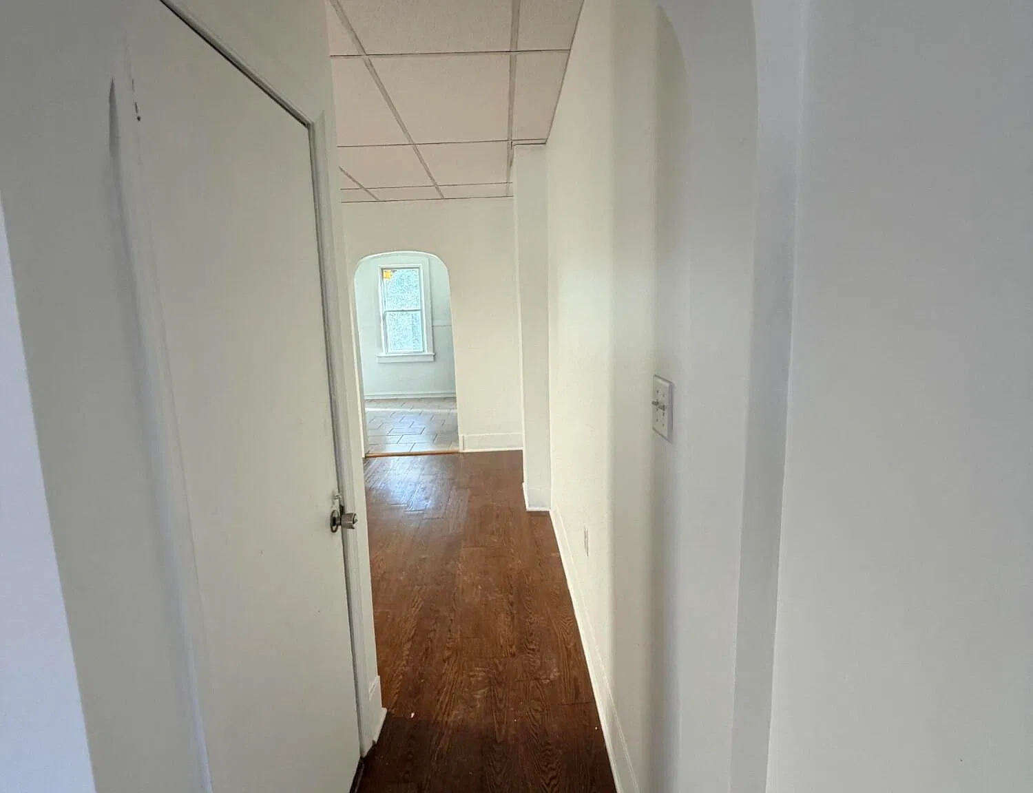 3 bed, 1.0 bath, 1300 sqft, $1,400 — Photo 3
