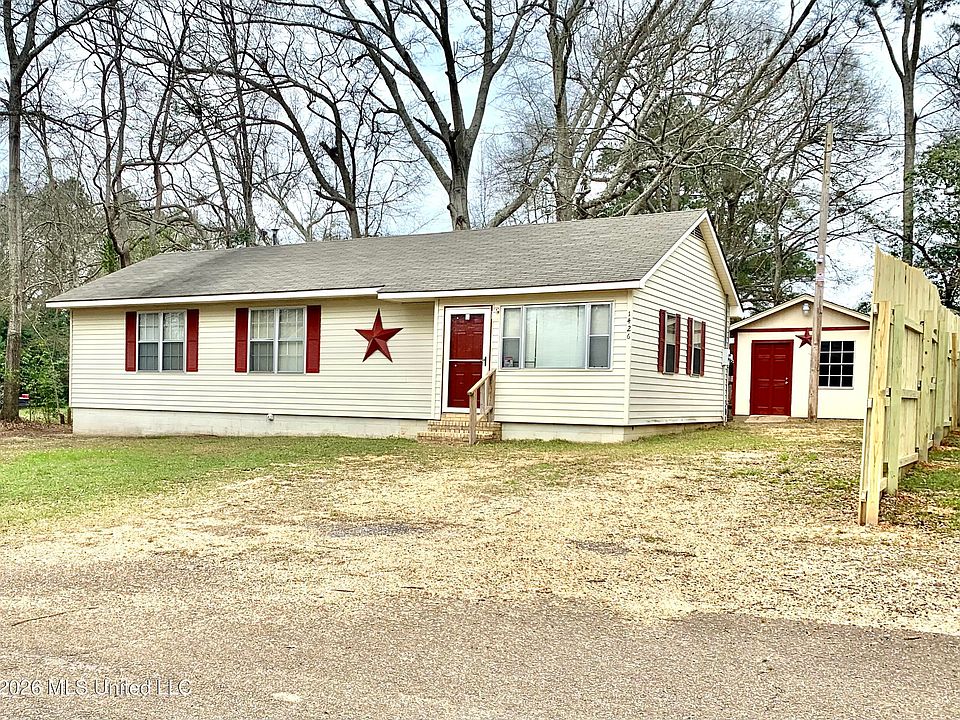 1st image of 1426 2nd St