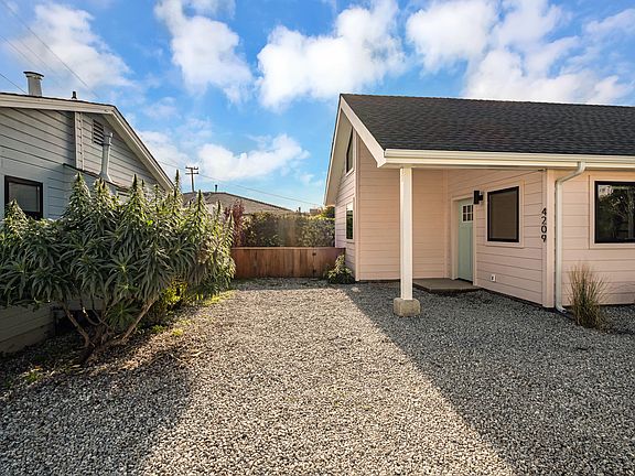 5th image of 4209 Portola Dr