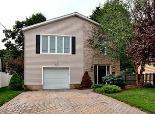 77 Coney Rd, North Caldwell, NJ 07006