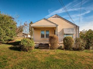 206 Concord Ave, Mount Carmel, TN 37645