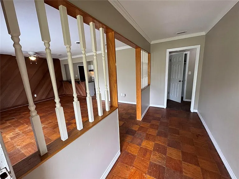 5855 Woodvale Dr — Photo 11