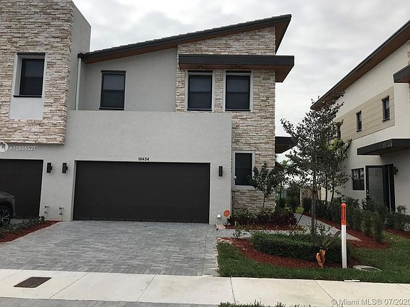2nd image of 10434 NW 78th Ter