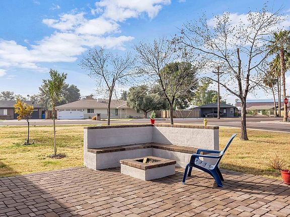 7501 N 16th Ln-large-003-17-Front Exteri
