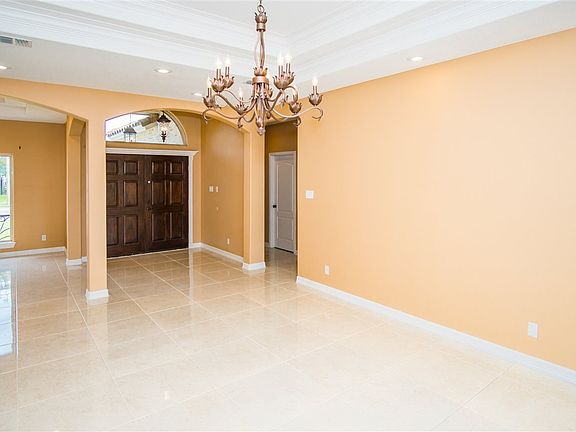 4th image of 213 Lake Carnegie Ct