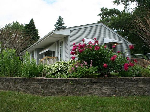 3rd image of 433 Meadow Ln