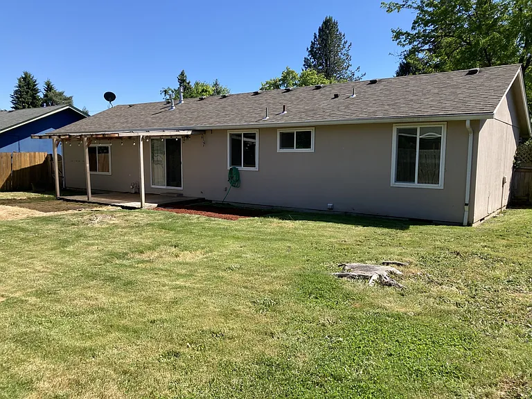 Large 7,840 sq ft fenced yard