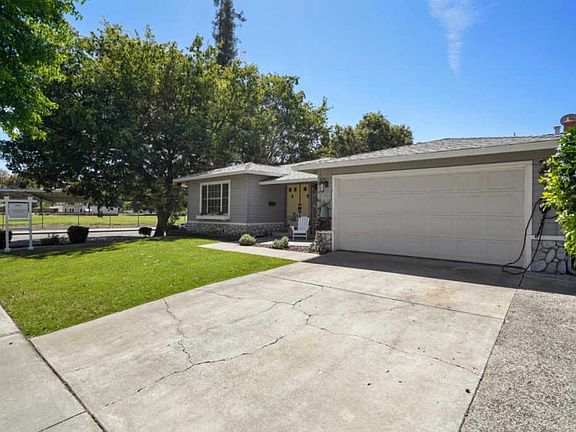3rd image of 2711 Thrush Ct
