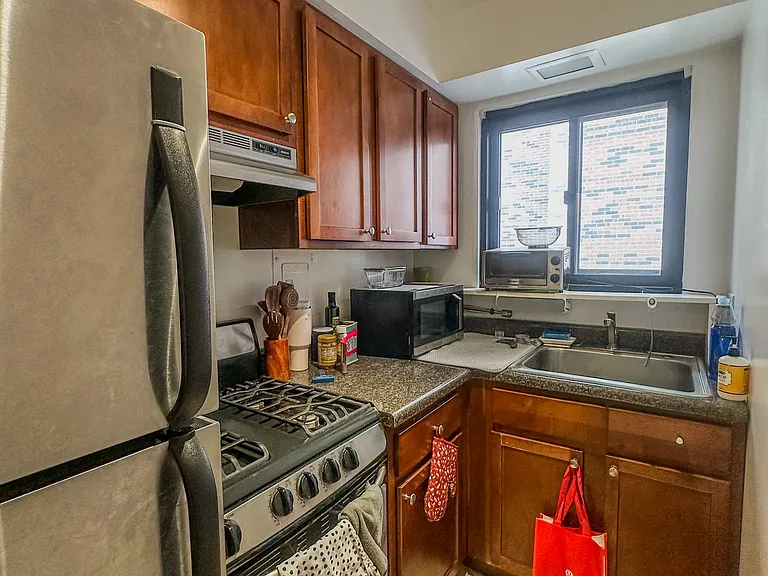 2336 N Commonwealth Ave #403 — Photo 11