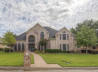 910 Amanda Dr, Mansfield, TX 76063