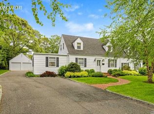 58 Beach Rd, Westhampton Beach, NY 11977